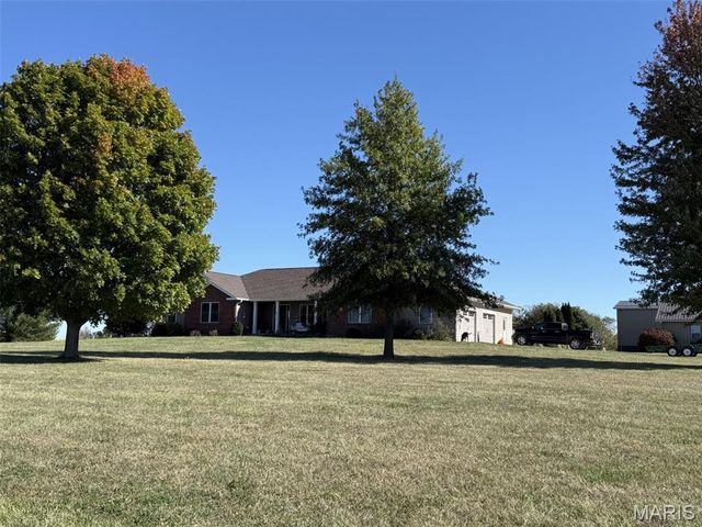3721 Hawk Point, Palmyra, MO 63461