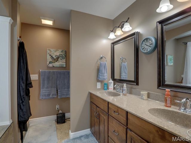 3721 Hawk Point, Palmyra, MO 63461