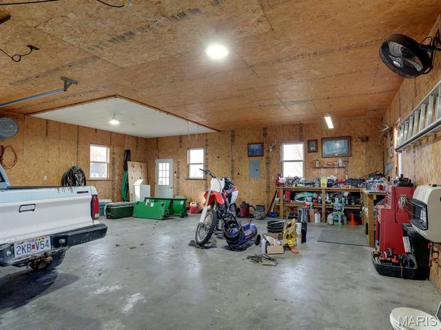 3721 Hawk Point, Palmyra, MO 63461