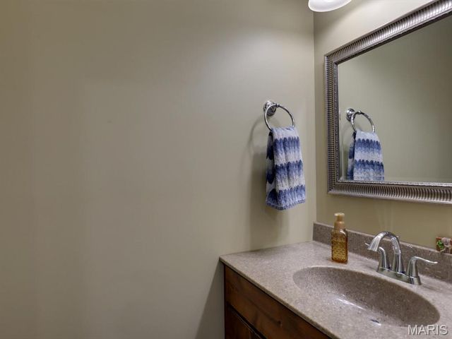 3721 Hawk Point, Palmyra, MO 63461