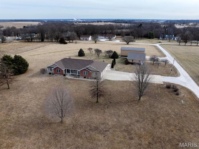 3721 Hawk Point, Palmyra, MO 63461