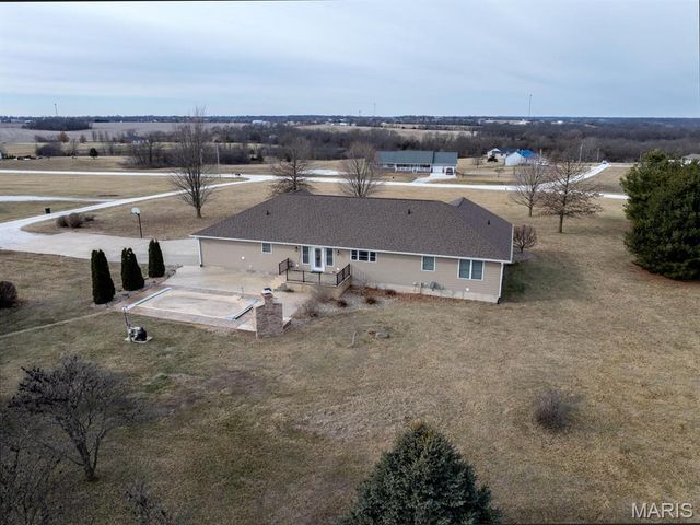 3721 Hawk Point, Palmyra, MO 63461
