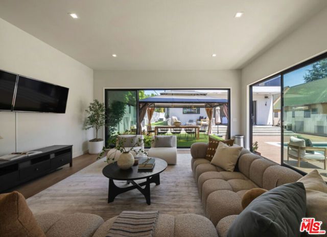 4299 Elmer Avenue, North Hollywood (los Angeles), CA 91602