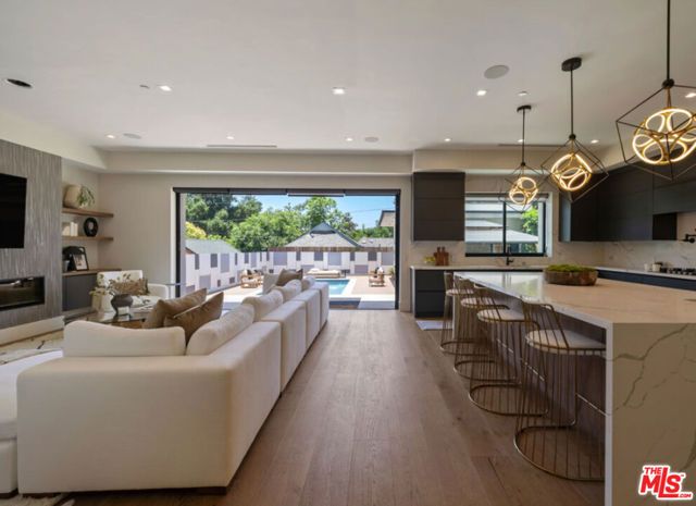 4299 Elmer Avenue, North Hollywood (los Angeles), CA 91602