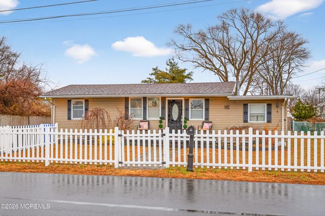 655 Ellicott Avenue, Toms River, NJ 08753