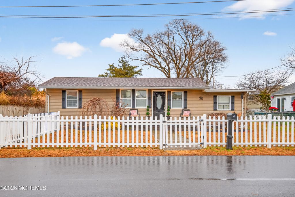 655 Ellicott Avenue, Toms River, NJ 08753