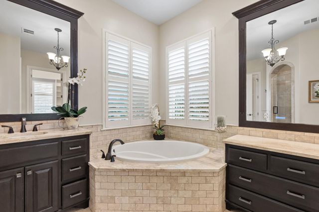 101 Diamond HL, Horseshoe Bay, TX 78657