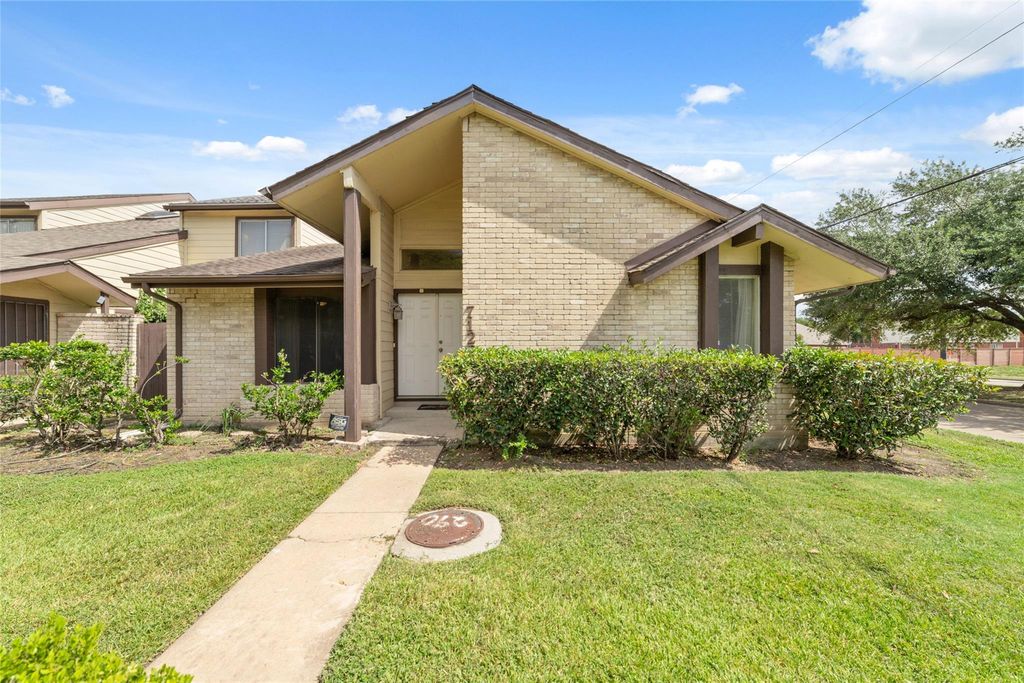 7122 S Dairy Ashford Road, Houston, TX 77072