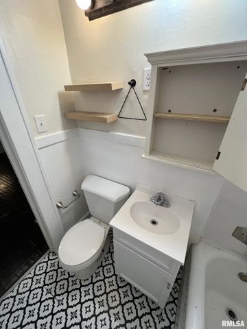 830 W JEFFERSON Street, Springfield, IL 62702