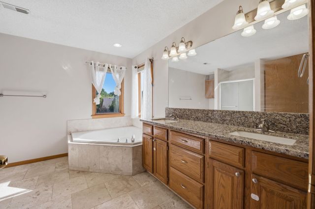 9818 W Bella Vista, Wichita, KS 67212