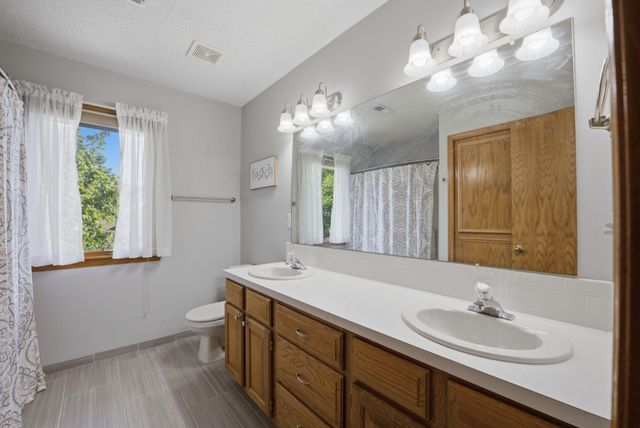 9818 W Bella Vista, Wichita, KS 67212