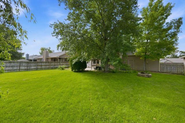 9818 W Bella Vista, Wichita, KS 67212
