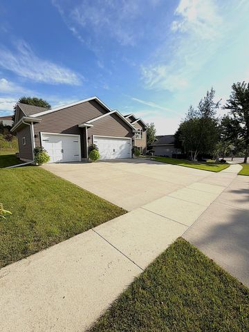 3221 Lakeridge Drive NW, Rochester, MN 55901