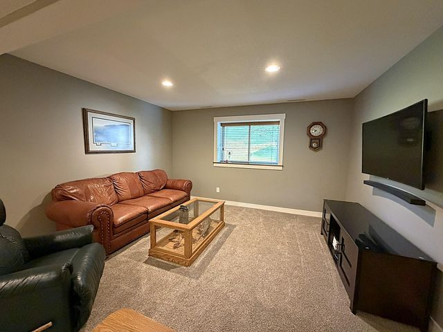 3221 Lakeridge Drive NW, Rochester, MN 55901