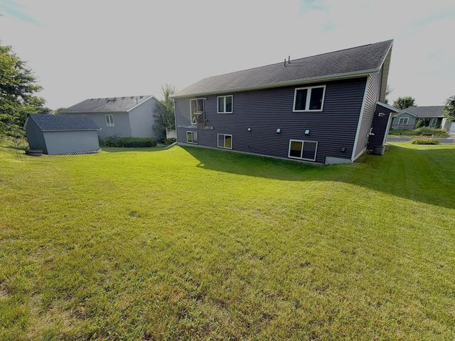 3221 Lakeridge Drive NW, Rochester, MN 55901