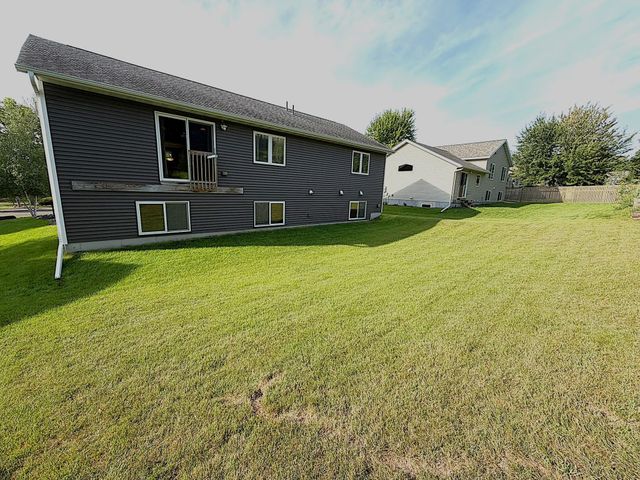 3221 Lakeridge Drive NW, Rochester, MN 55901