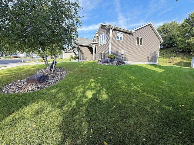 3221 Lakeridge Drive NW, Rochester, MN 55901