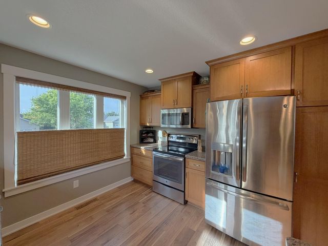 3221 Lakeridge Drive NW, Rochester, MN 55901