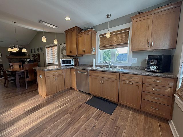 3221 Lakeridge Drive NW, Rochester, MN 55901