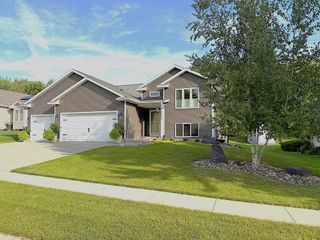 3221 Lakeridge Drive NW, Rochester, MN 55901