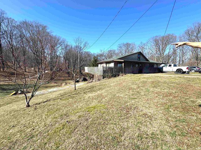 7427 N Red Hill Road, Ellettsville, IN 47429