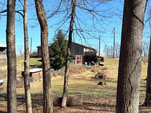 7427 N Red Hill Road, Ellettsville, IN 47429