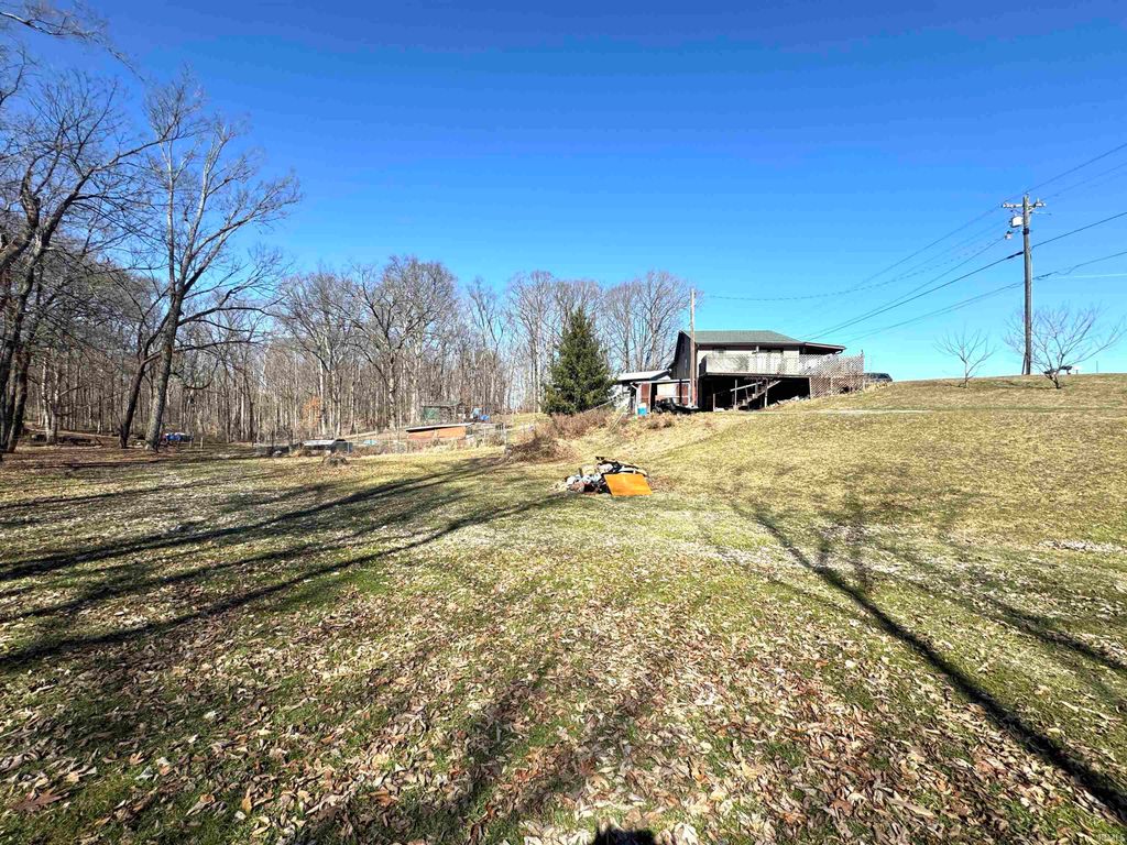 7427 N Red Hill Road, Ellettsville, IN 47429