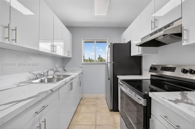 2103 Catherine Dr Dr 2, Delray Beach, FL 33445