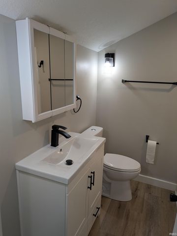 3337 E 1000 S-92 Road, Roanoke, IN 46783