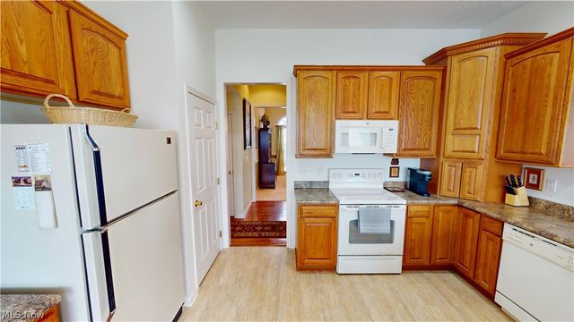 1003 Nature Wood Circle, Kent, OH 44240