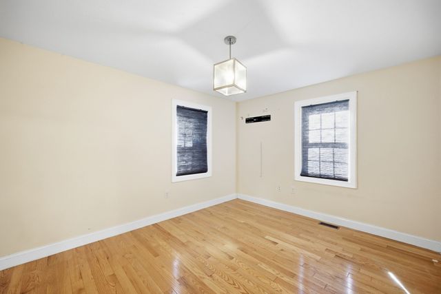 39 Mulberry St, Brockton, MA 02302