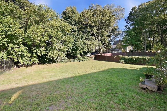 39 Mulberry St, Brockton, MA 02302