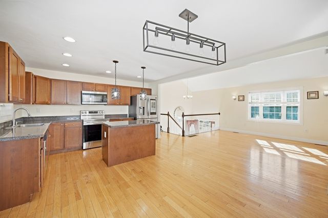39 Mulberry St, Brockton, MA 02302