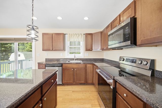 39 Mulberry St, Brockton, MA 02302
