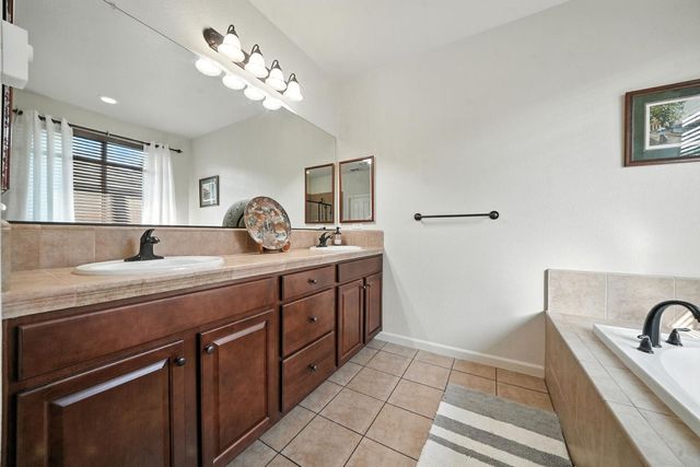 650 Castle Oaks Dr, Ione, CA 95640