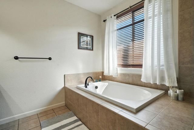 650 Castle Oaks Dr, Ione, CA 95640