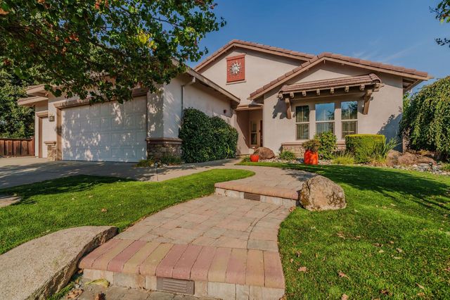 650 Castle Oaks Dr, Ione, CA 95640