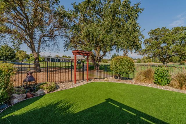650 Castle Oaks Dr, Ione, CA 95640