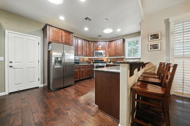 650 Castle Oaks Dr, Ione, CA 95640