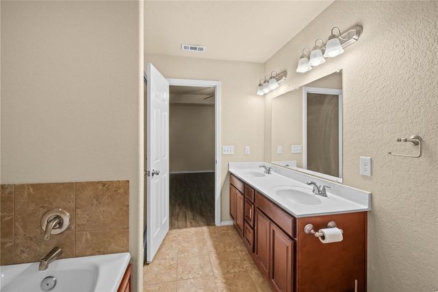 3472 Whispering Spring Avenue, Springdale, AR 72762