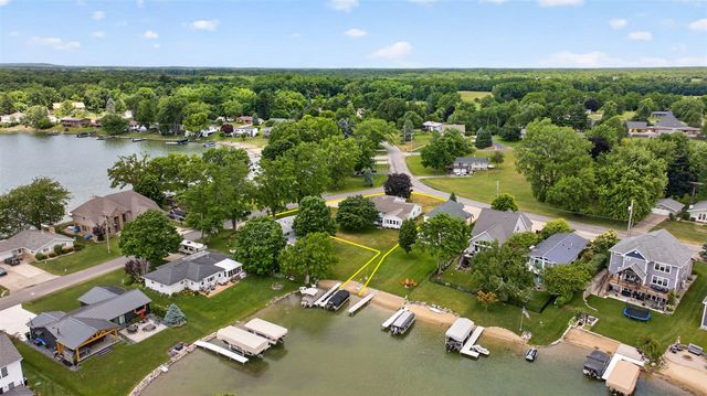 103 Paula Drive, Brooklyn, MI 49230