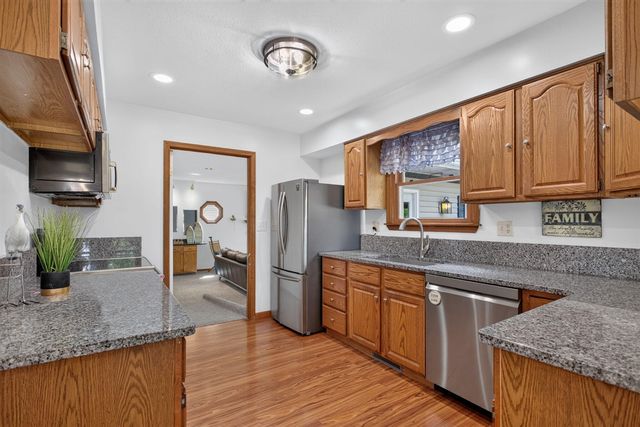 103 Paula Drive, Brooklyn, MI 49230
