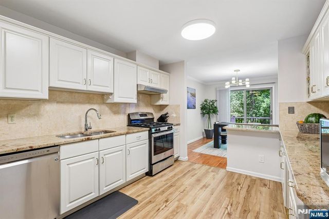 40 Rio Vista Drive, Allendale, NJ 07401