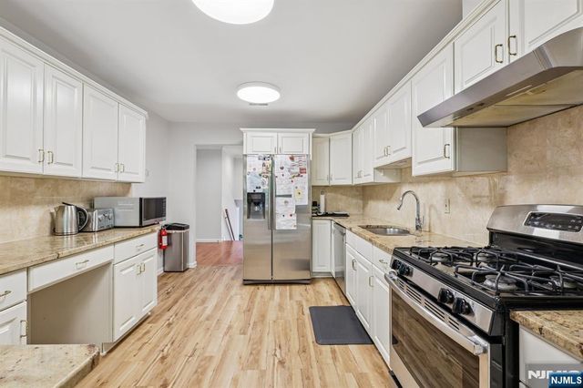 40 Rio Vista Drive, Allendale, NJ 07401