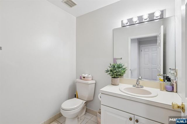 40 Rio Vista Drive, Allendale, NJ 07401
