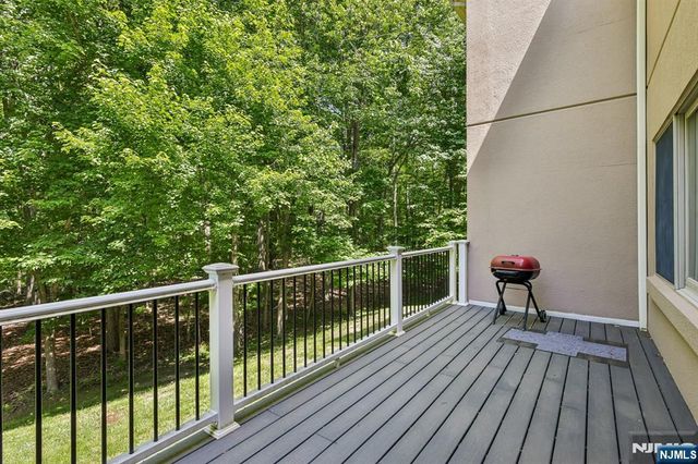 40 Rio Vista Drive, Allendale, NJ 07401