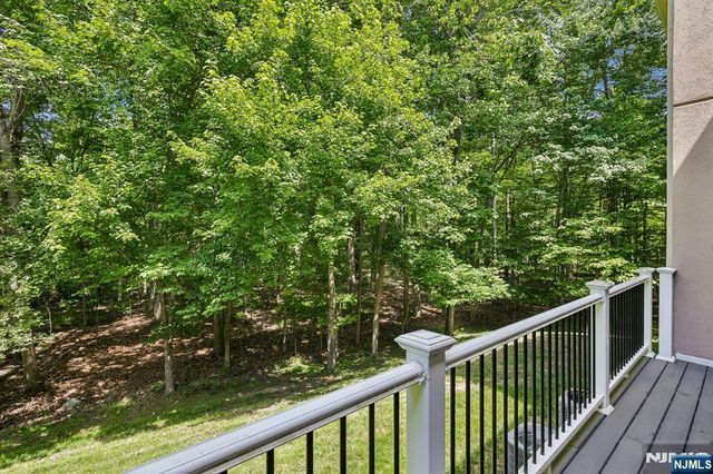 40 Rio Vista Drive, Allendale, NJ 07401