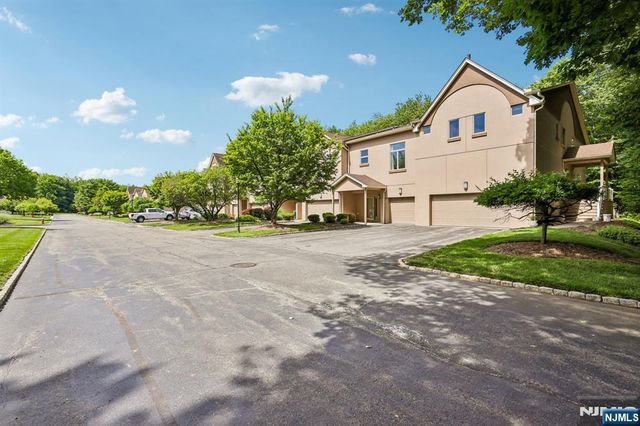 40 Rio Vista Drive, Allendale, NJ 07401