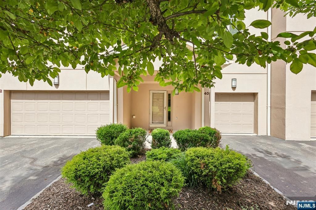 40 Rio Vista Drive, Allendale, NJ 07401