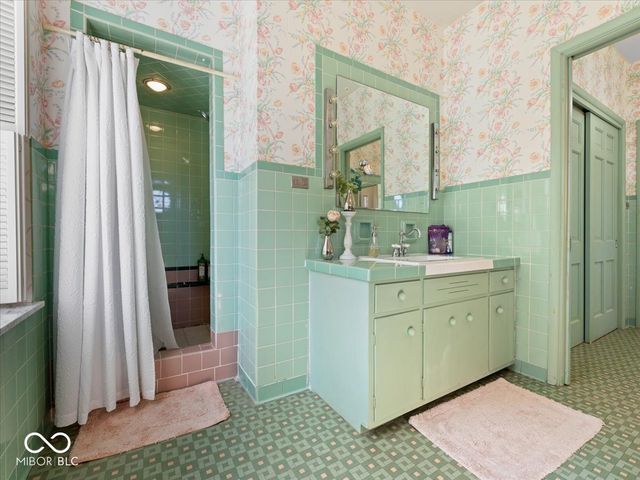 9271 S 225 E, Flat Rock, IN 47234